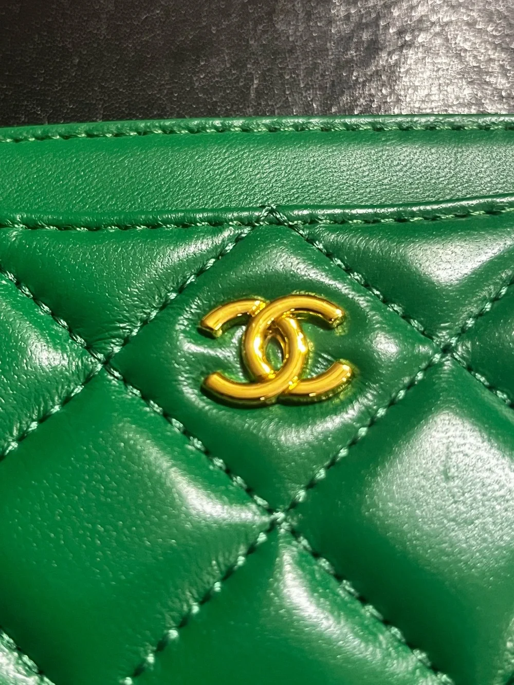 ChaneI Kelly Green Gold Tone Hardware Quilted Credit Card Wallet